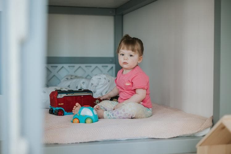 Кровать-домик для ребенка от 2 лет