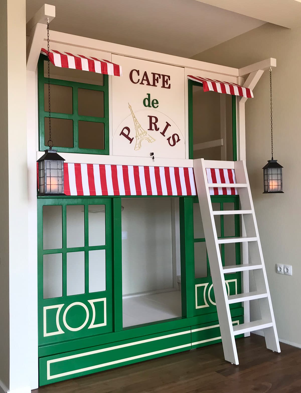 Детская кровать «Парижское кафе» с лестницей