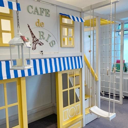 Кровать домиком Парижское кафе для детей